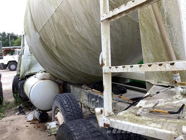 Mack DM690S Other trucks