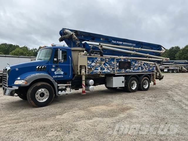 Mack GR64B Concrete pump trucks