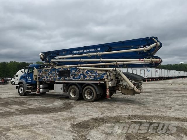 Mack GR64B Concrete pump trucks