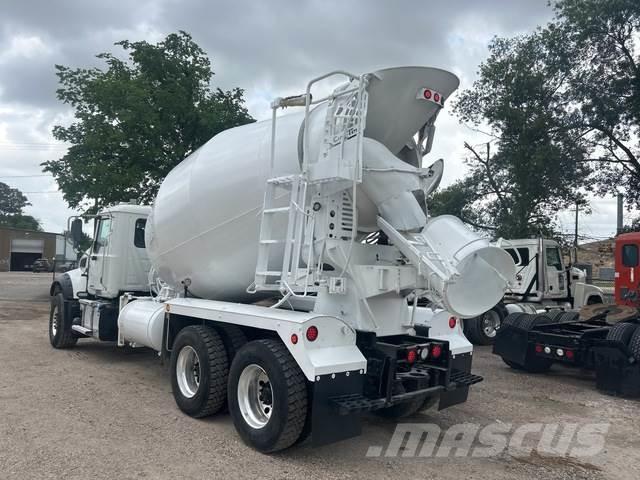 Mack GR64F Other trucks