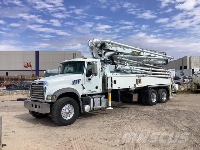 Mack GR64F Concrete pump trucks