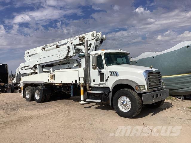 Mack GR64F Concrete pump trucks