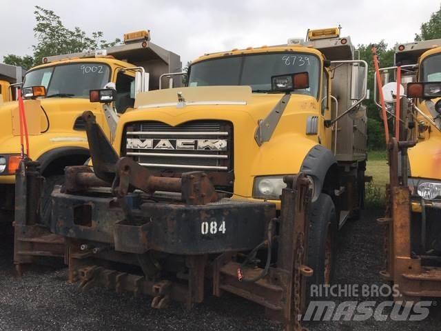 Mack GU713 Snow blades and plows