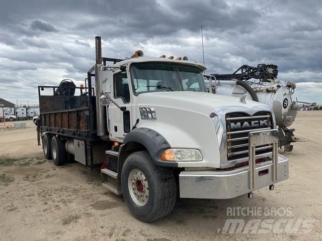 Mack GU813 Flatbed / Dropside trucks