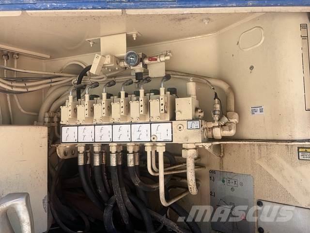 Mack GU813 Concrete pump trucks