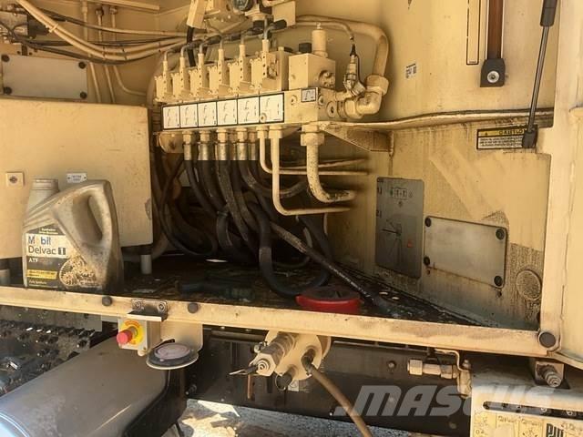 Mack GU813 Concrete pump trucks