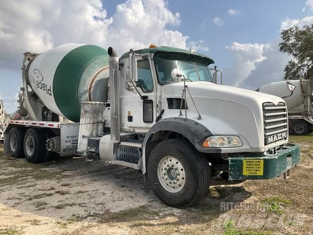 Mack GU813 Other trucks