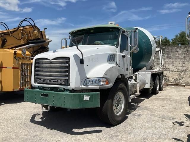 Mack GU813 Other trucks