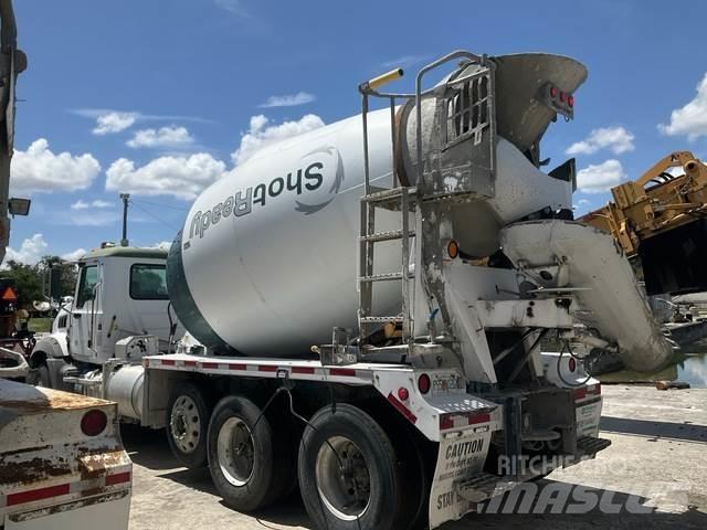 Mack GU813 Other trucks