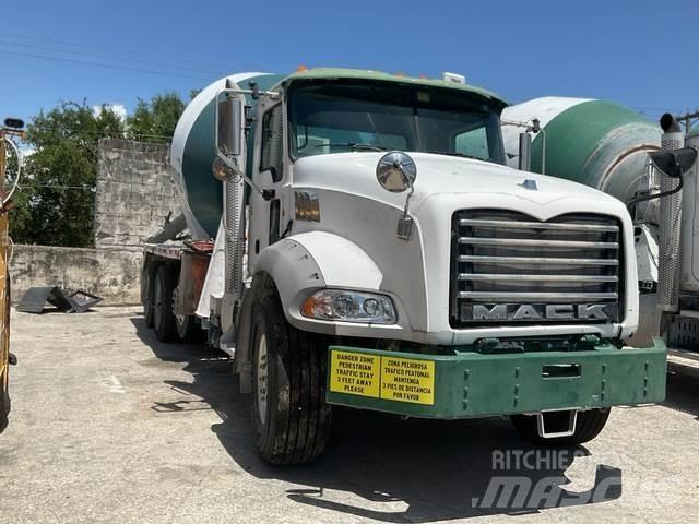 Mack GU813 Other trucks