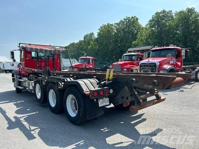 Mack GU813 Skip loader trucks