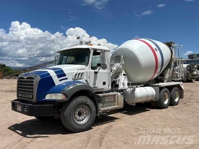 Mack GU813 Other trucks