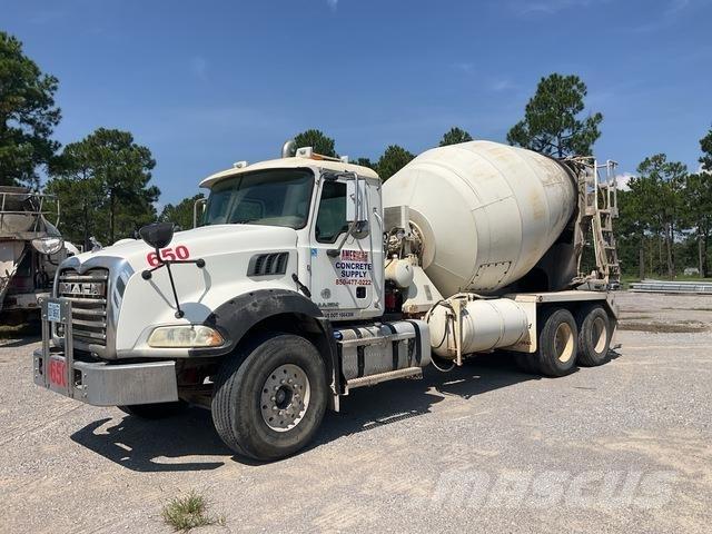 Mack GU813 Other trucks