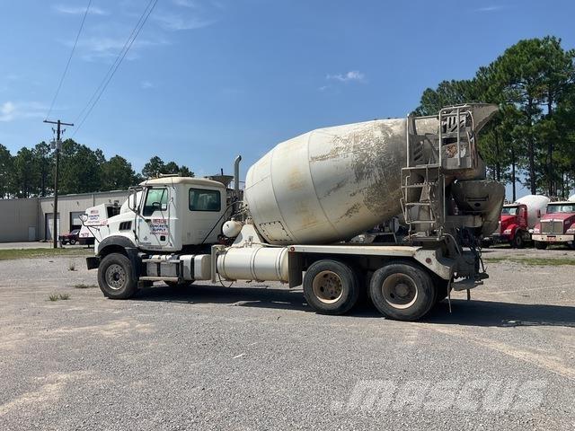 Mack GU813 Other trucks