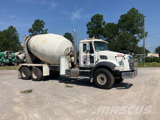 Mack GU813 Other trucks