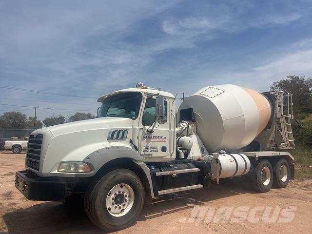 Mack GU813 Other trucks