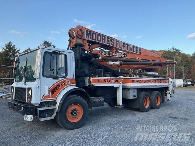 Mack MR688S Concrete pump trucks