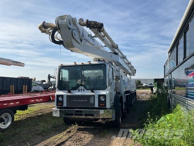 Mack MR688S Concrete pump trucks