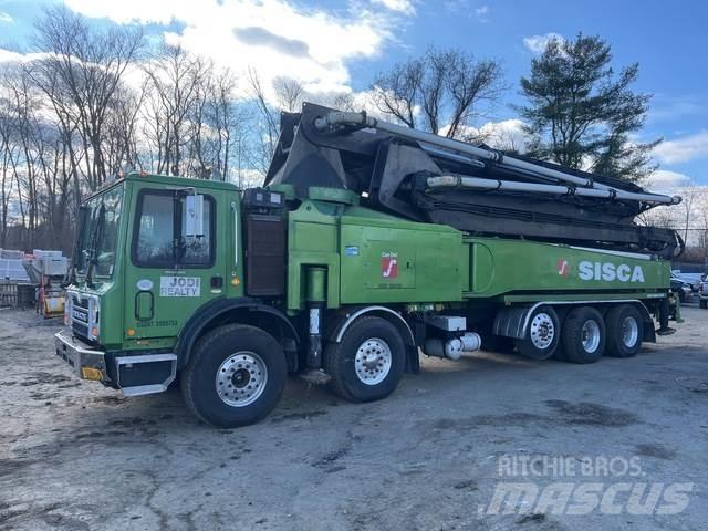 Mack MRU613 Concrete pump trucks