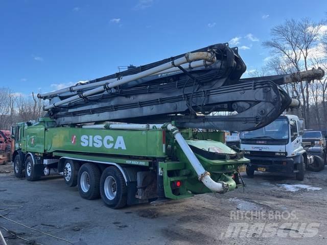 Mack MRU613 Concrete pump trucks