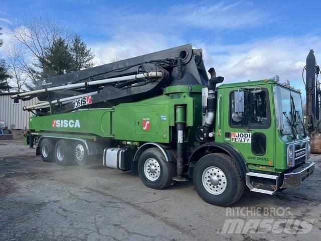 Mack MRU613 Concrete pump trucks
