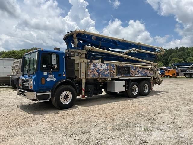 Mack MRU613 Concrete pump trucks