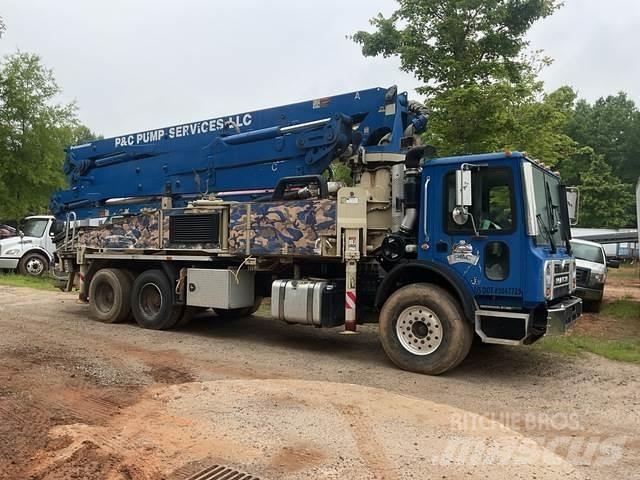 Mack MRU613 Concrete pump trucks