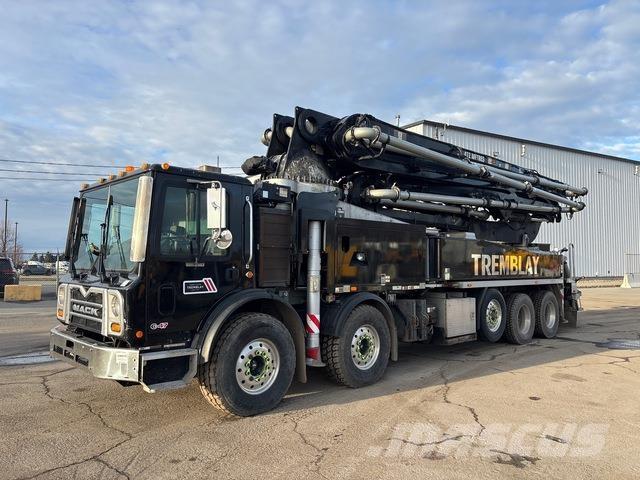 Mack MRU613 Concrete pump trucks