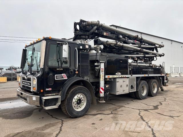 Mack MRU613 Concrete pump trucks
