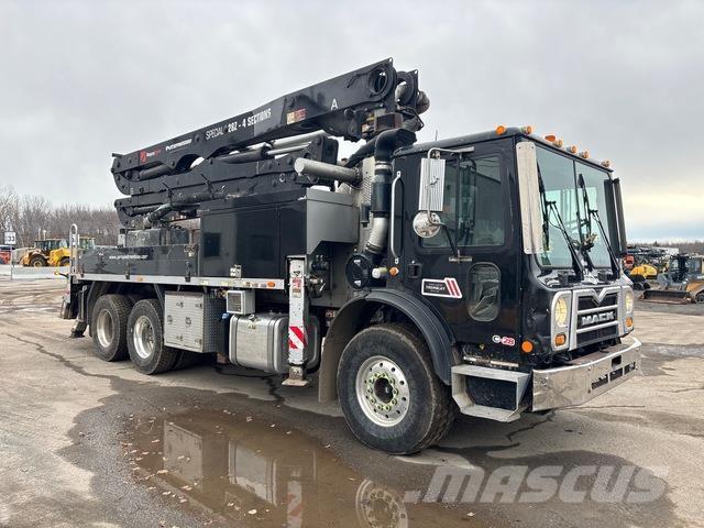 Mack MRU613 Concrete pump trucks