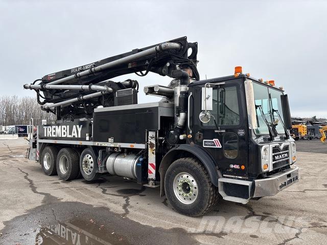 Mack MRU613 Concrete pump trucks