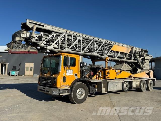 Mack MRU613 Concrete pump trucks