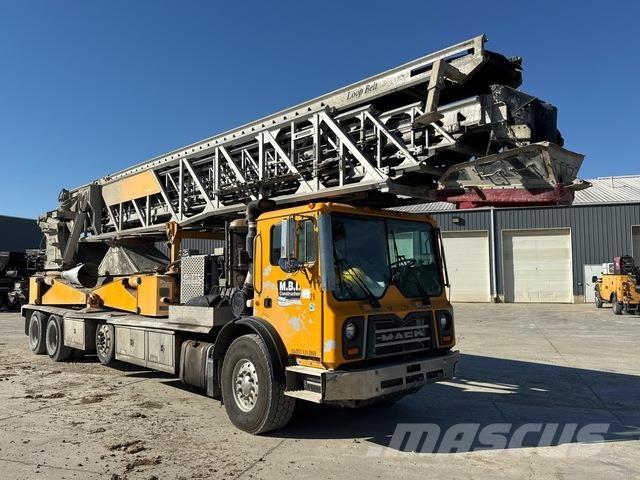 Mack MRU613 Concrete pump trucks