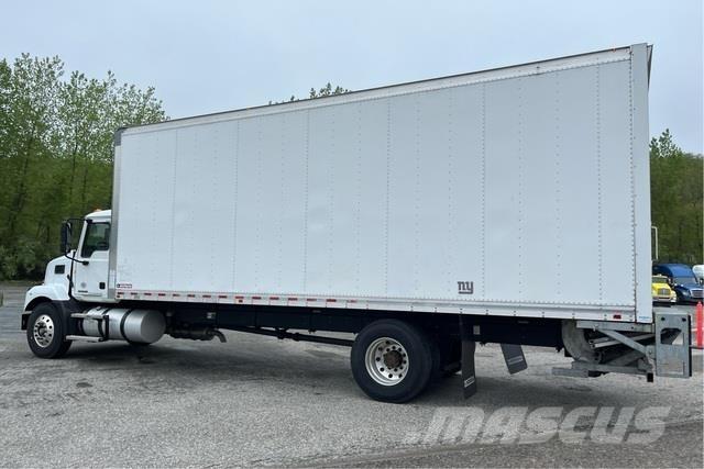 Mack MS642 Box body trucks