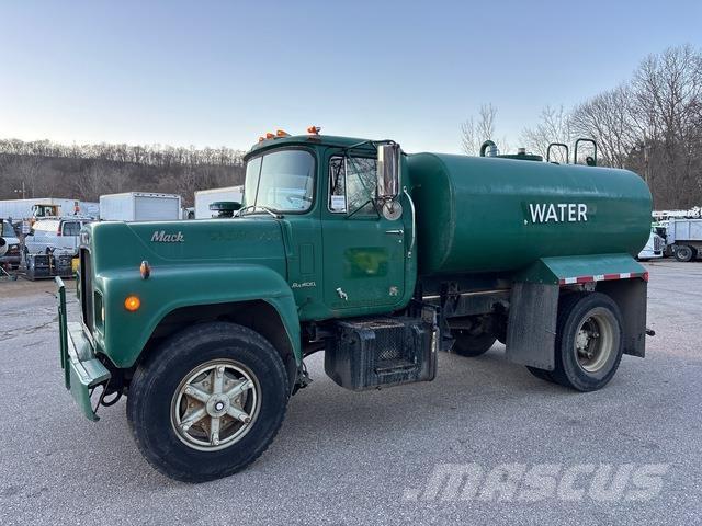 Mack R400 Water tankers