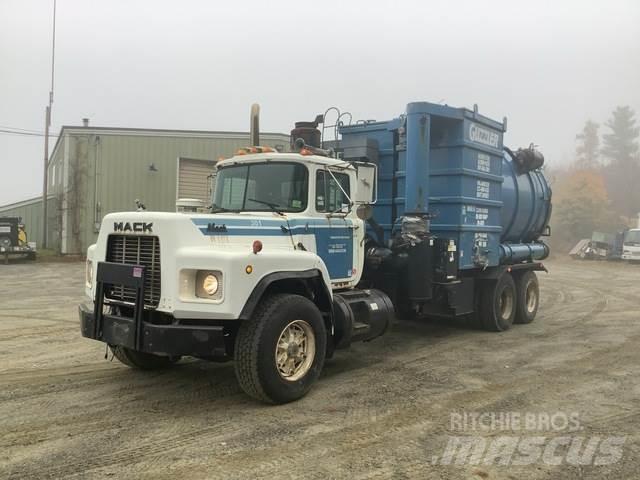 Mack RB690S Combi / vacuum trucks