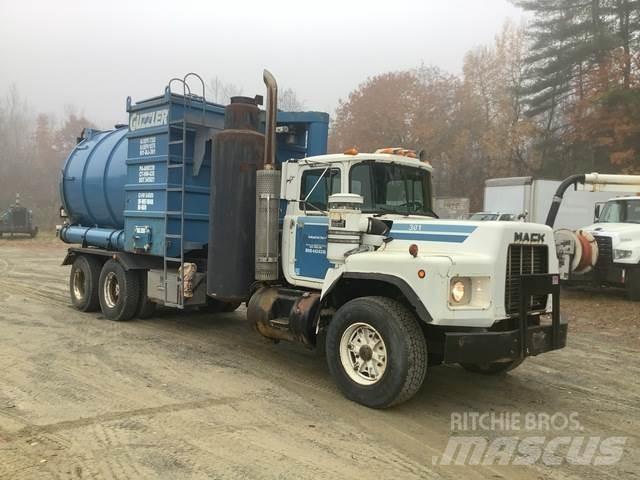Mack RB690S Combi / vacuum trucks