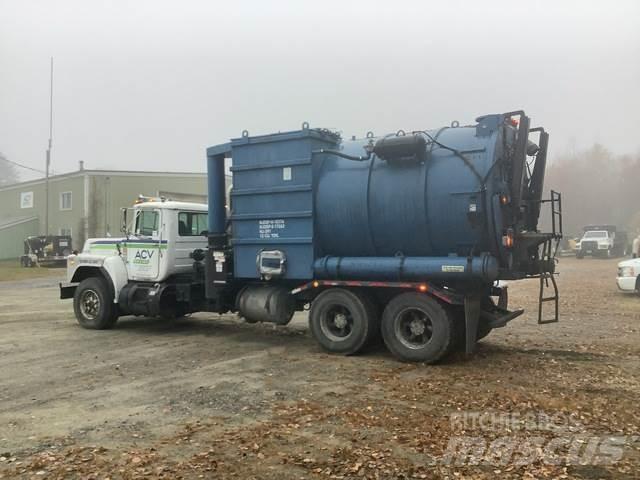 Mack RB690S Combi / vacuum trucks