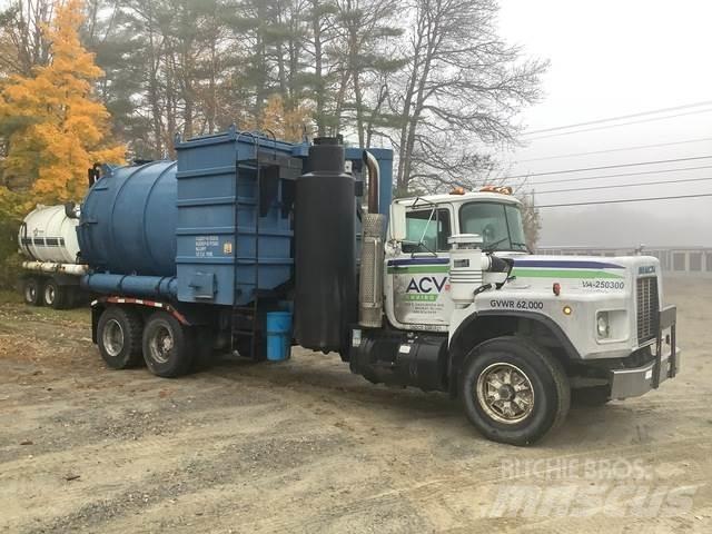 Mack RB690S Combi / vacuum trucks