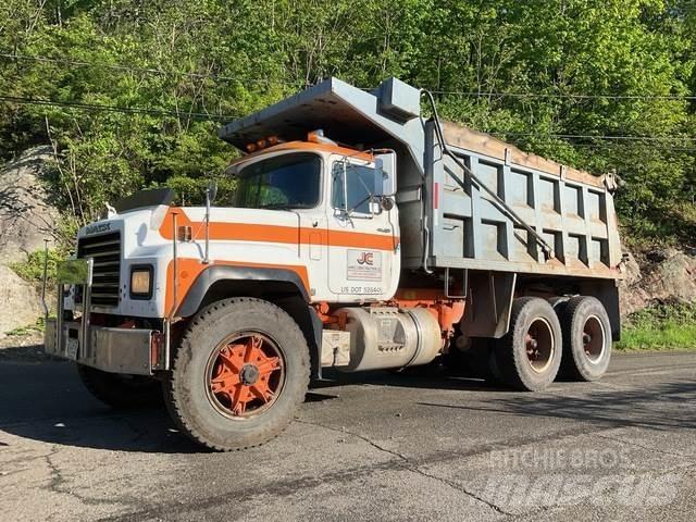 Mack RD686SX Tipper trucks