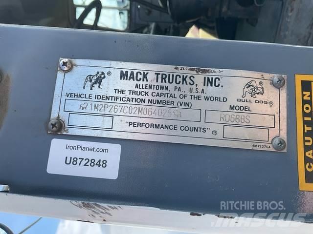 Mack RD688S Skip loader trucks