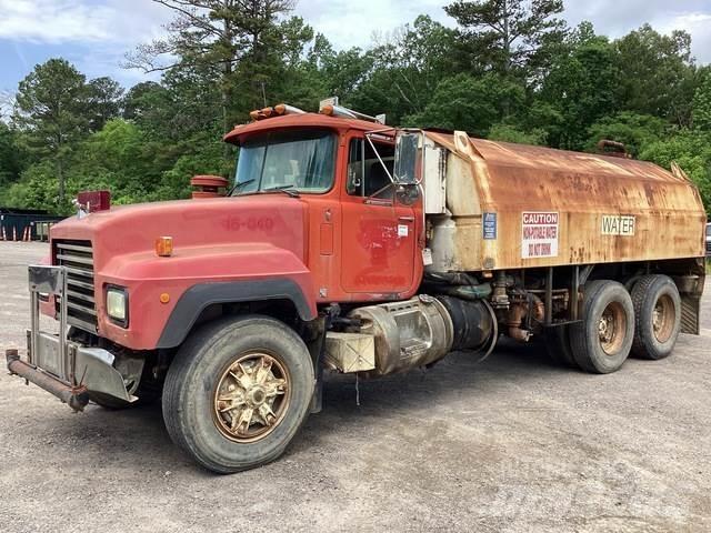 Mack RD688S Water tankers