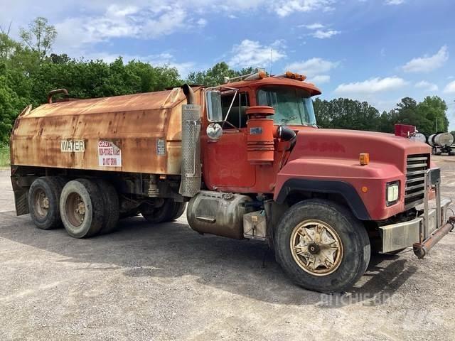 Mack RD688S Water tankers