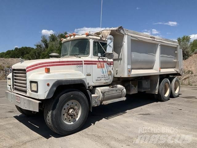 Mack RD688S Tipper trucks