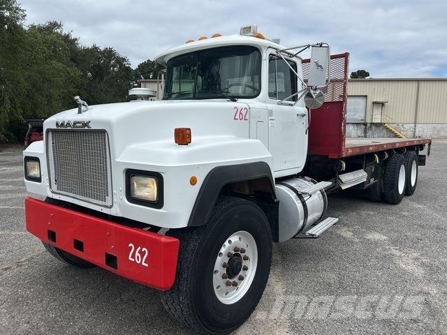 Mack RD690S Flatbed / Dropside trucks