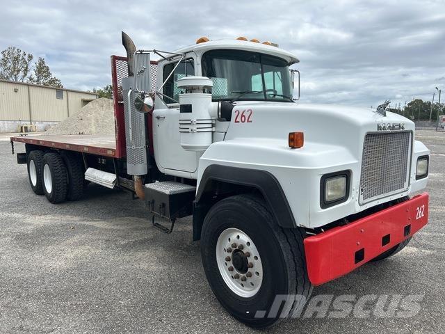 Mack RD690S Flatbed / Dropside trucks