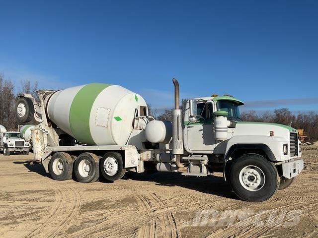 Mack RD690S Other trucks