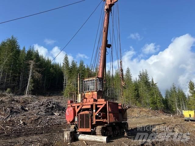 Madill O71 Harvester cranes