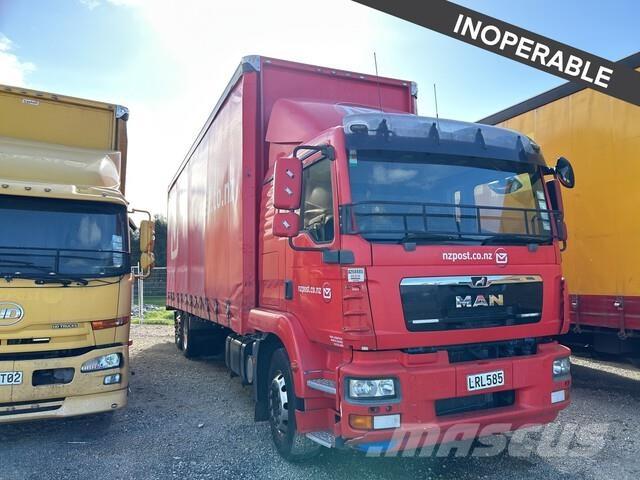 MAN TGM 18.340 Curtainsider trucks