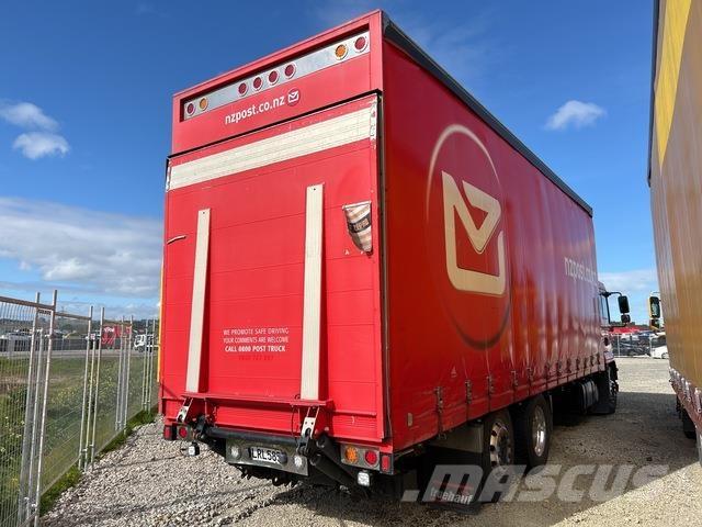 MAN TGM 18.340 Curtainsider trucks